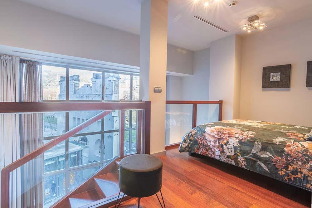 ビルバオVivienda Turistica Duplex Isozaki-Guggenheimアパートメント エクステリア 写真