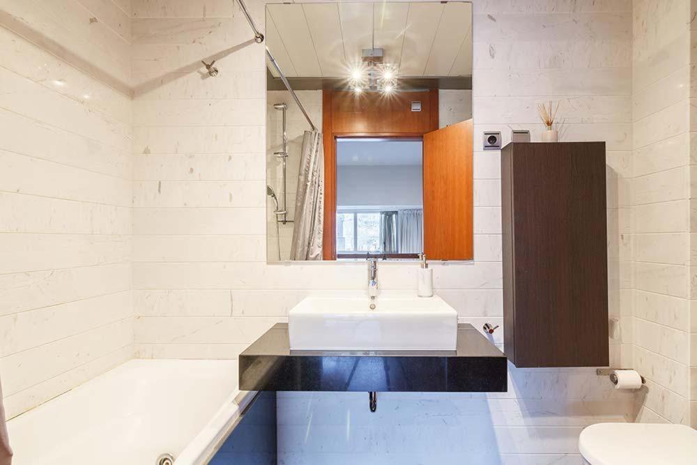 ビルバオVivienda Turistica Duplex Isozaki-Guggenheimアパートメント エクステリア 写真
